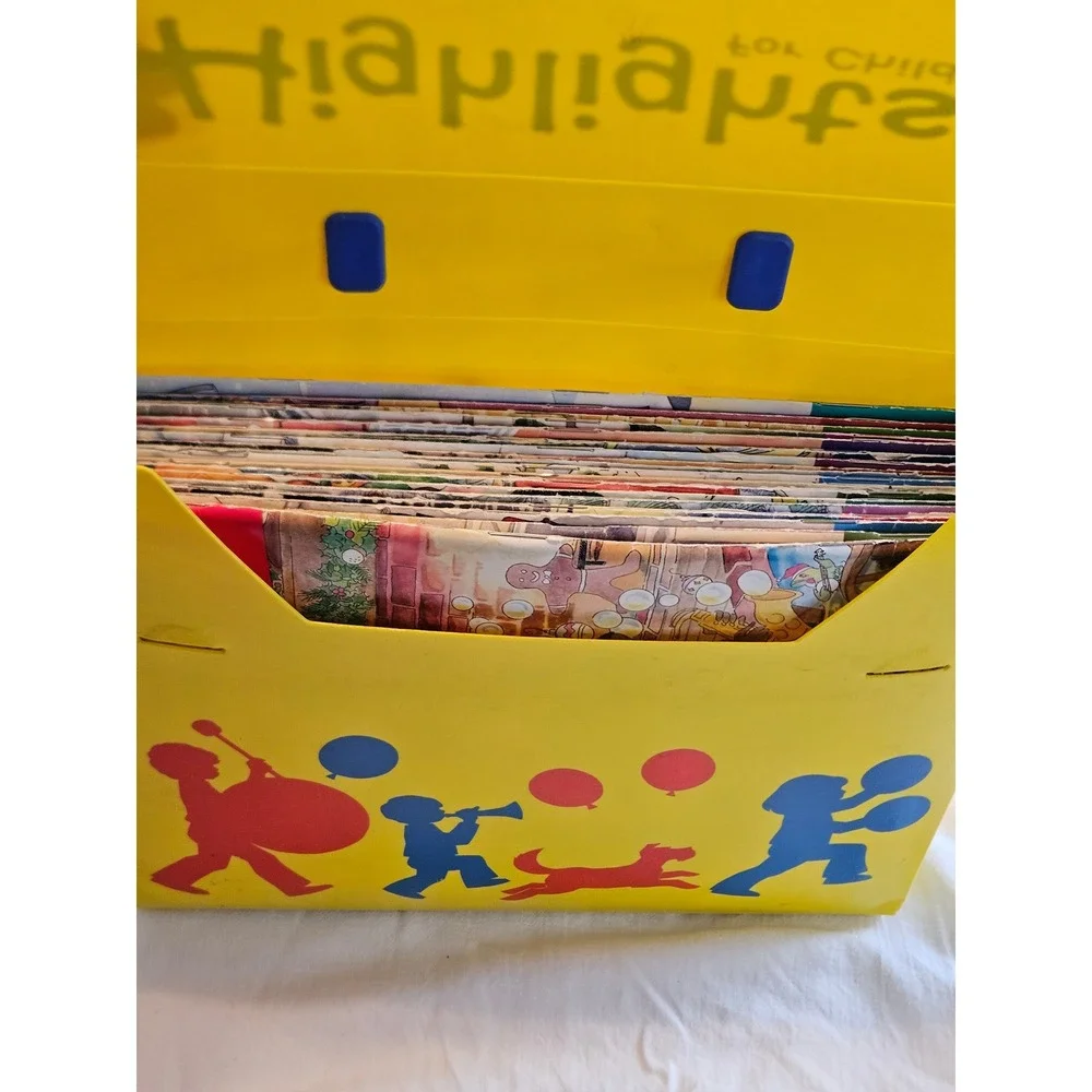 Highlights for Children Yellow Carrying Case and Playful Graphics 95'‎ 98'